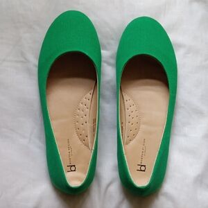 Boston Design Studio Green Ballet Flats